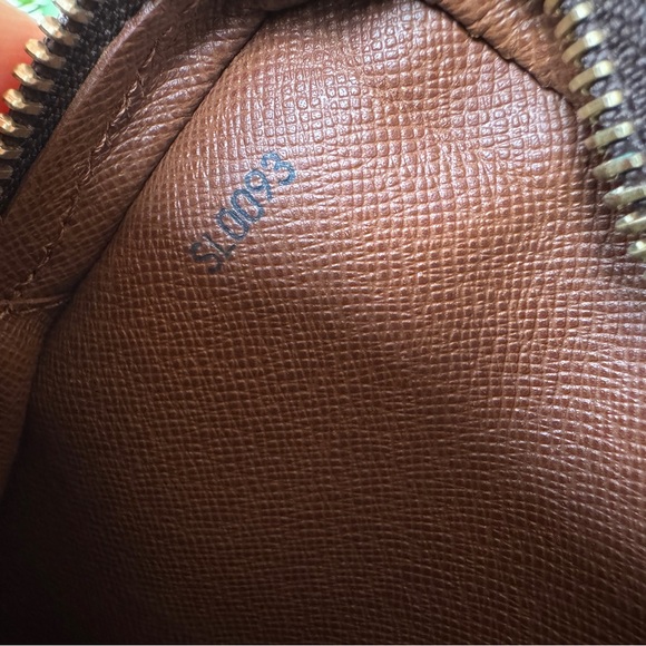 Price driop!! Louis Vuitton Monogram Danube Crossbody Bag - Picture 12 of 15